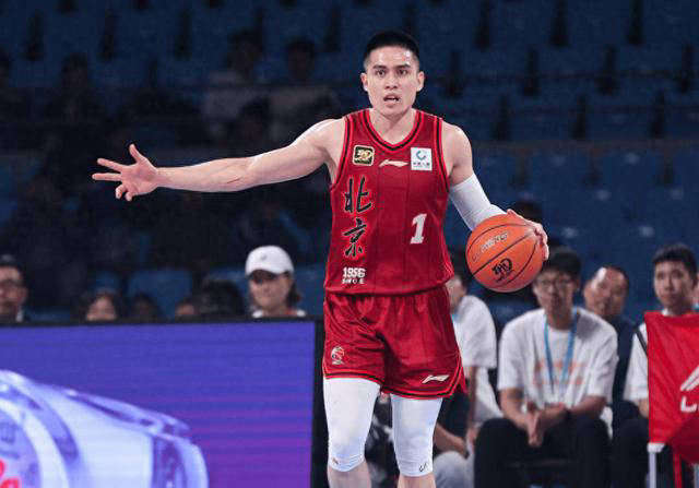 开云体育-穆雷与50激战G2分钟，败北胜负难料！，Rookie焦点对战上演精彩一战-开云体育