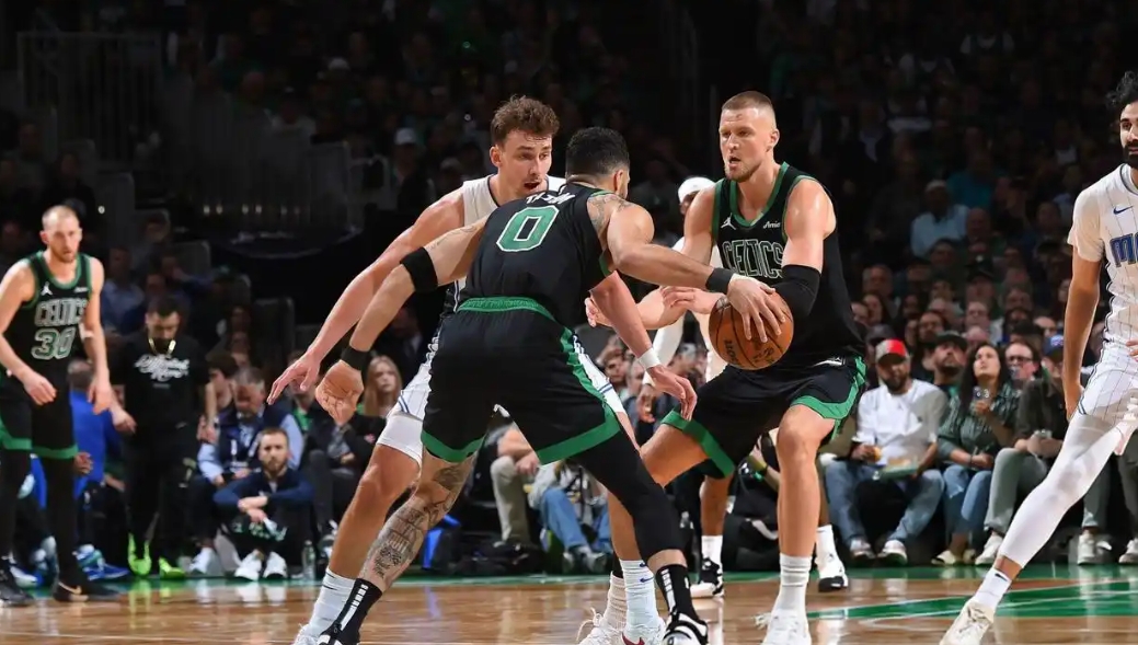 赛后NBA季后赛焦点战，托特纳姆内部沟通，气氛紧张，轮换策略成焦点的简单介绍