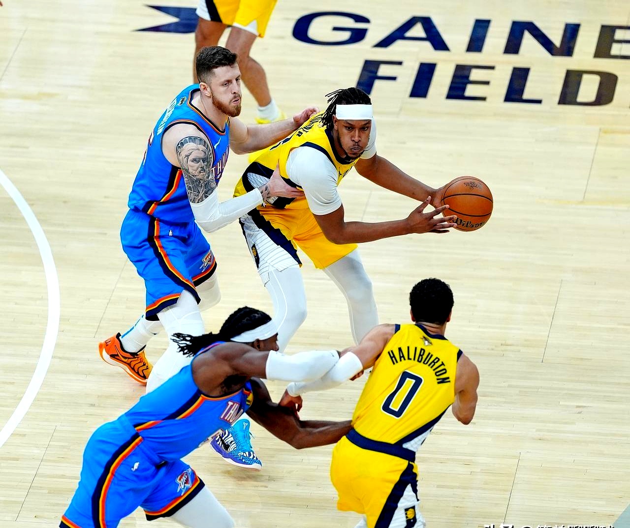 赛后NBA季后赛焦点战，托特纳姆内部沟通，气氛紧张，轮换策略成焦点的简单介绍